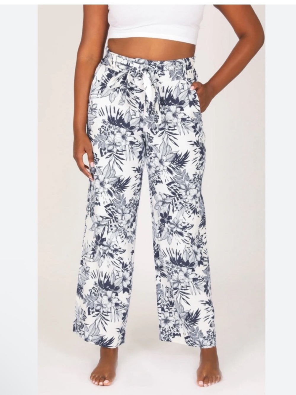 Beau Dawson Linen Blend White Floral Navy Straight Pants Size M